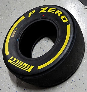 F1  Reifen Slick gelb Pirelli SOFT kaufen