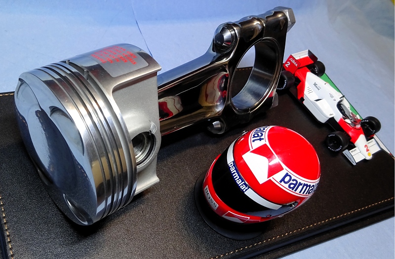 TAG Turbo F1 Kolben Pleuel Niki Lauda Helm 